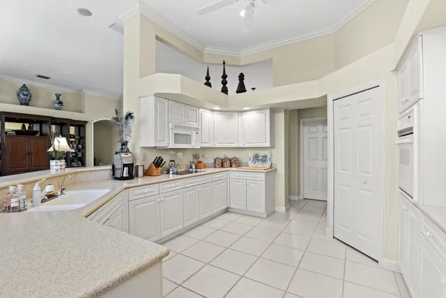 Monarch Country Club Residence photo 29