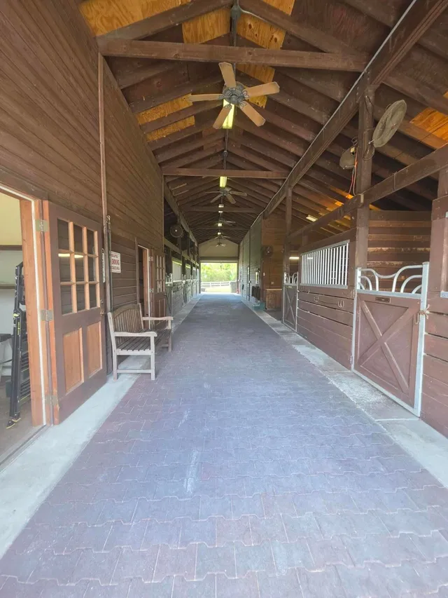 Saddle Trail Park Residence photo 9