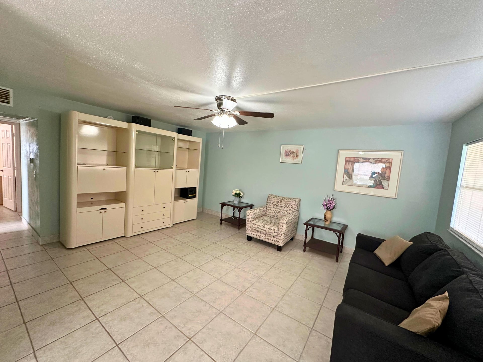 Unit 337 photo 2