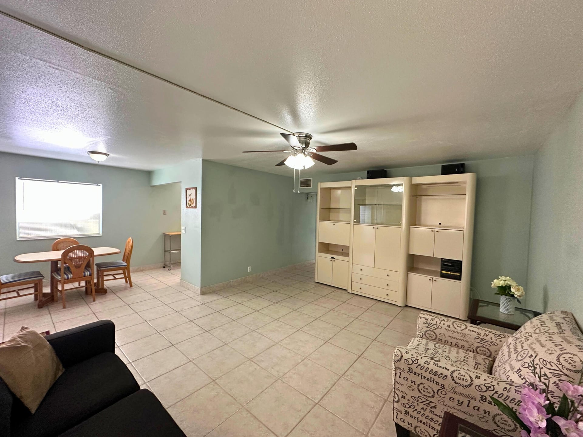 Unit 337 photo 3