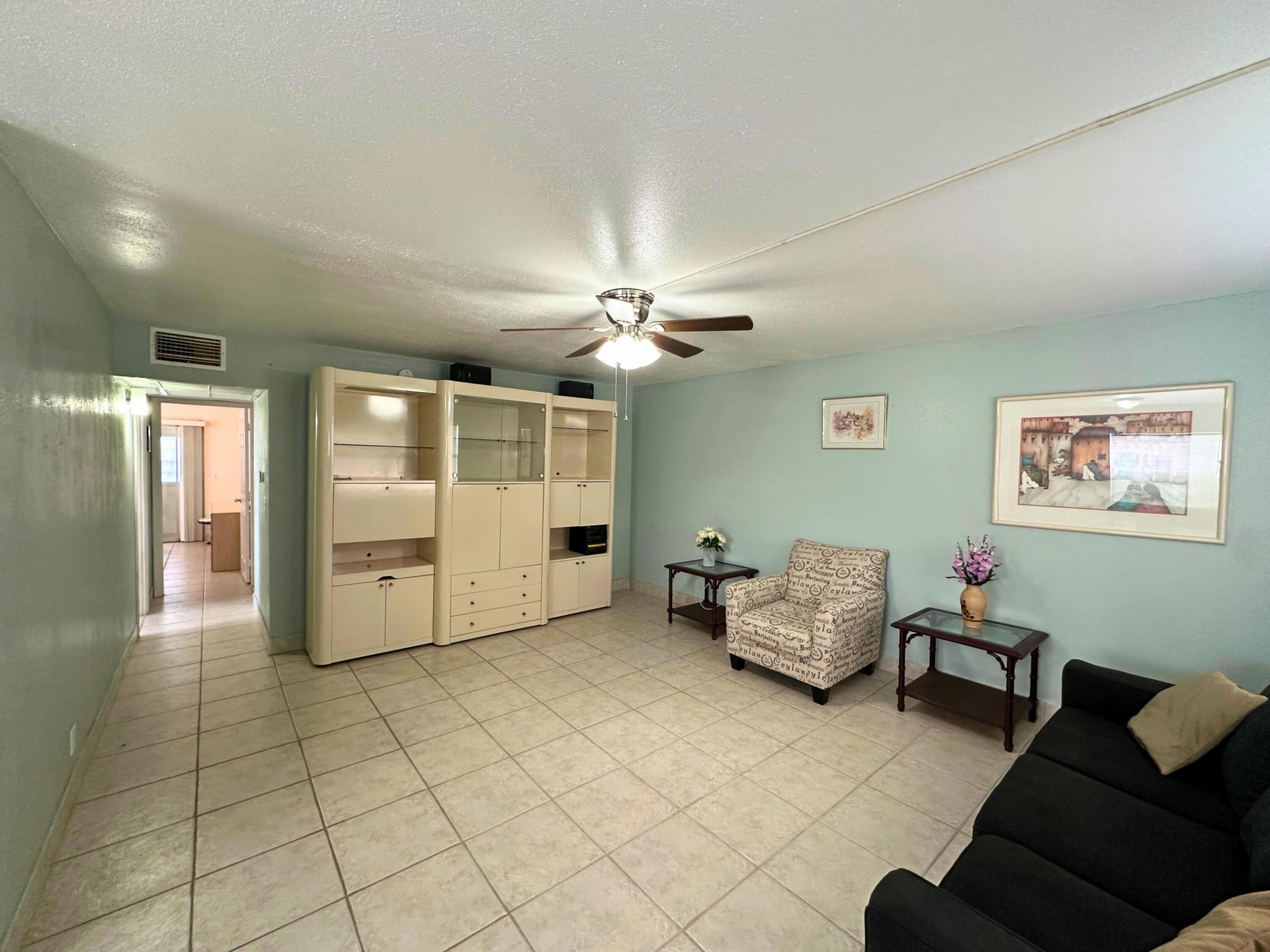 Unit 337 photo 4
