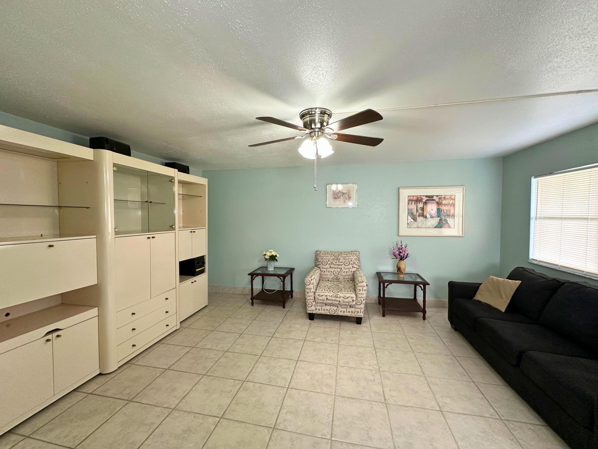 Unit 337 photo 5