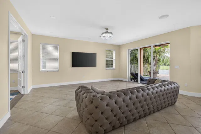 Residence photo 19