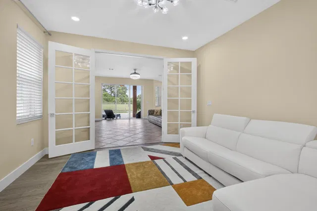 Residence photo 25