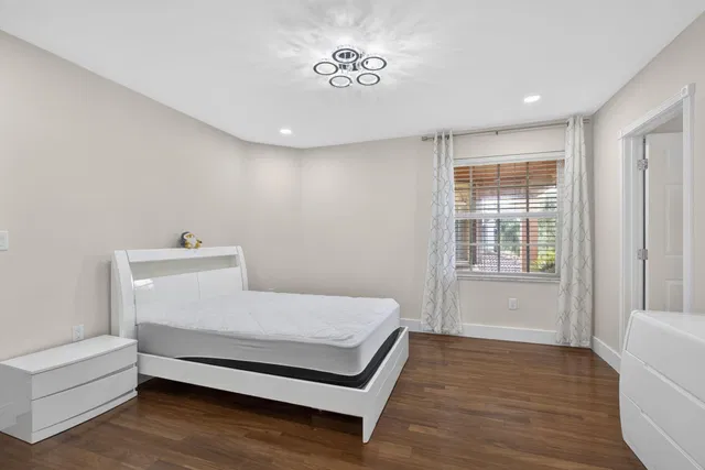 Residence photo 62