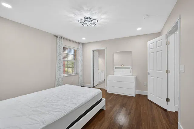 Residence photo 64