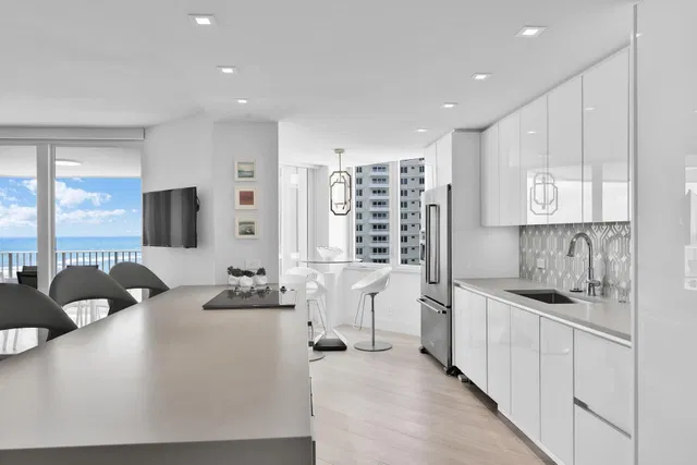 550 S Ocean Boca Unit 1004 photo 11