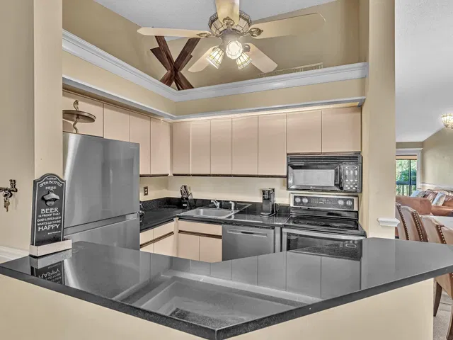 PGA National Palm Beach Gardens Unit 202 photo 4