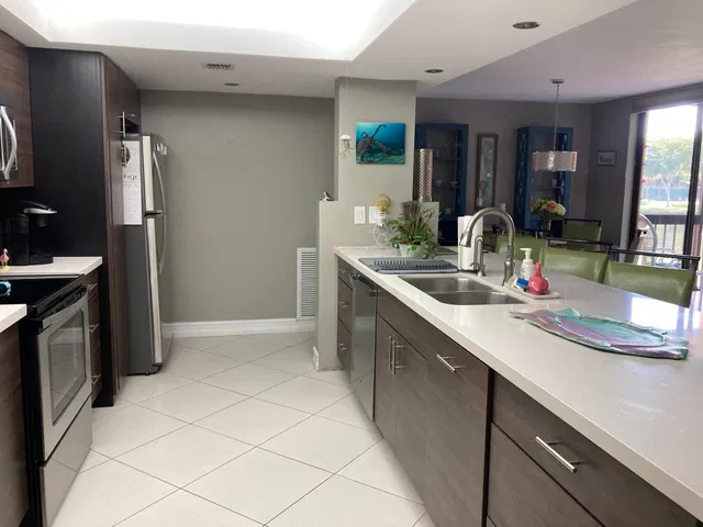 Unit 3203 photo 4