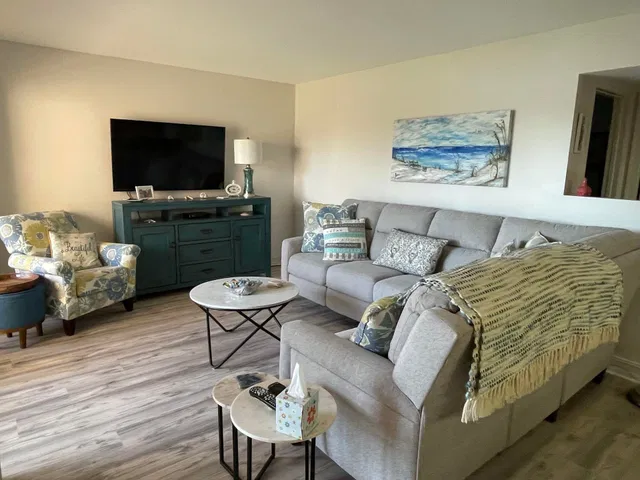Unit 3203 photo 5