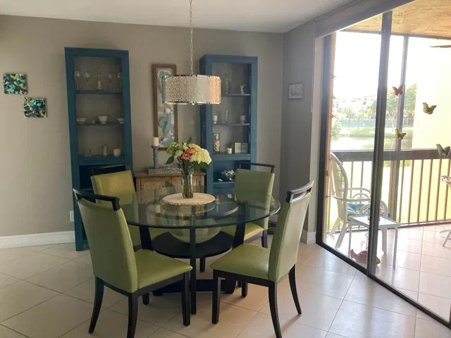 Unit 3203 photo 8