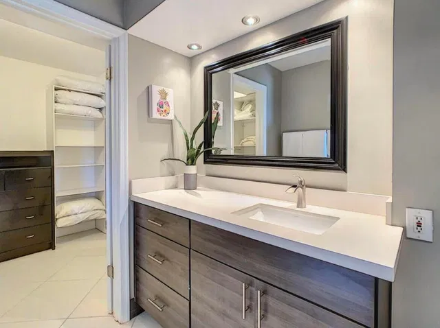 Unit 3203 photo 13