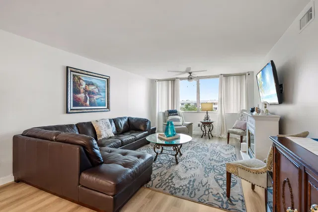 Unit 408 photo 18