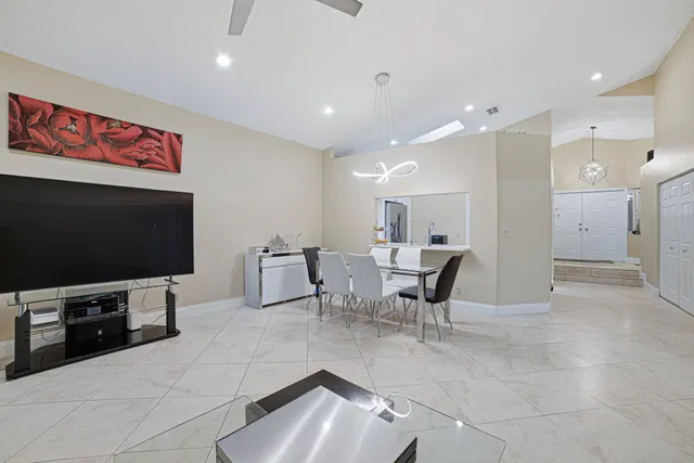 Residence photo 15