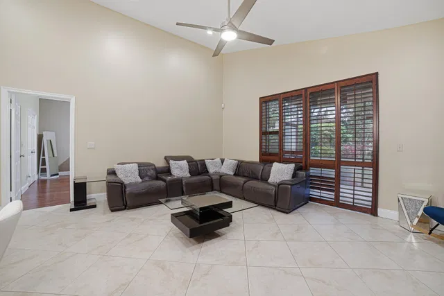 Residence photo 16
