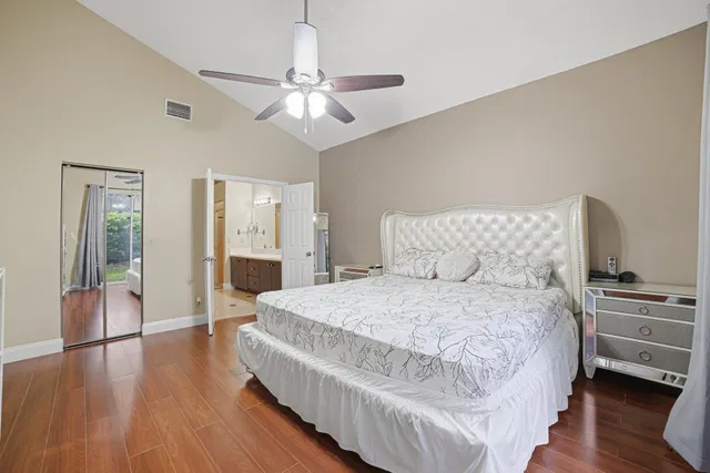 Residence photo 24