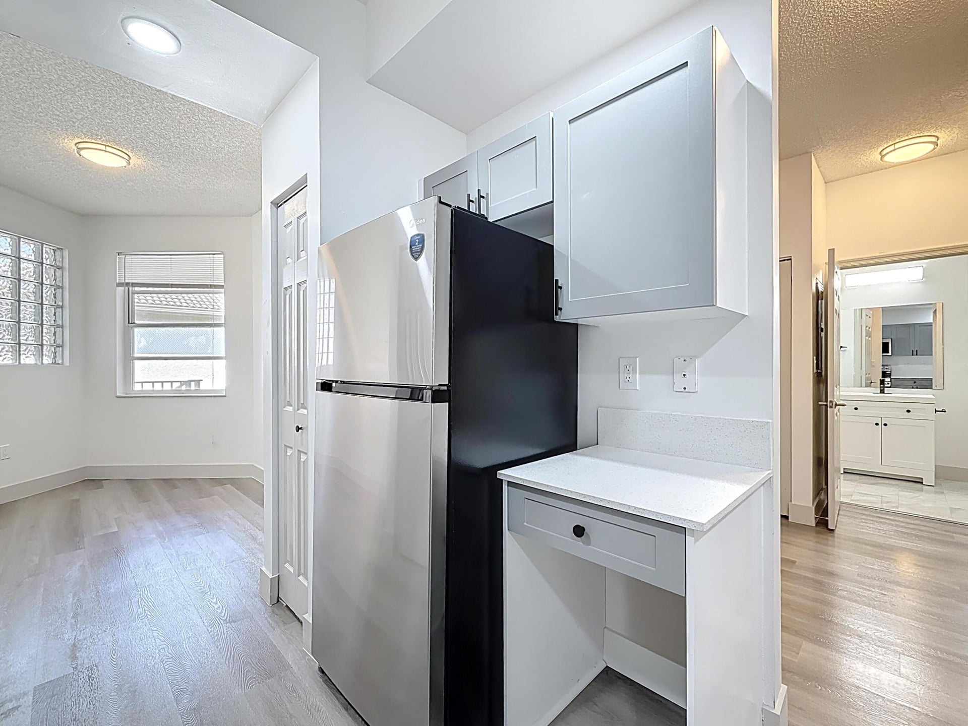 Unit 102 photo 6