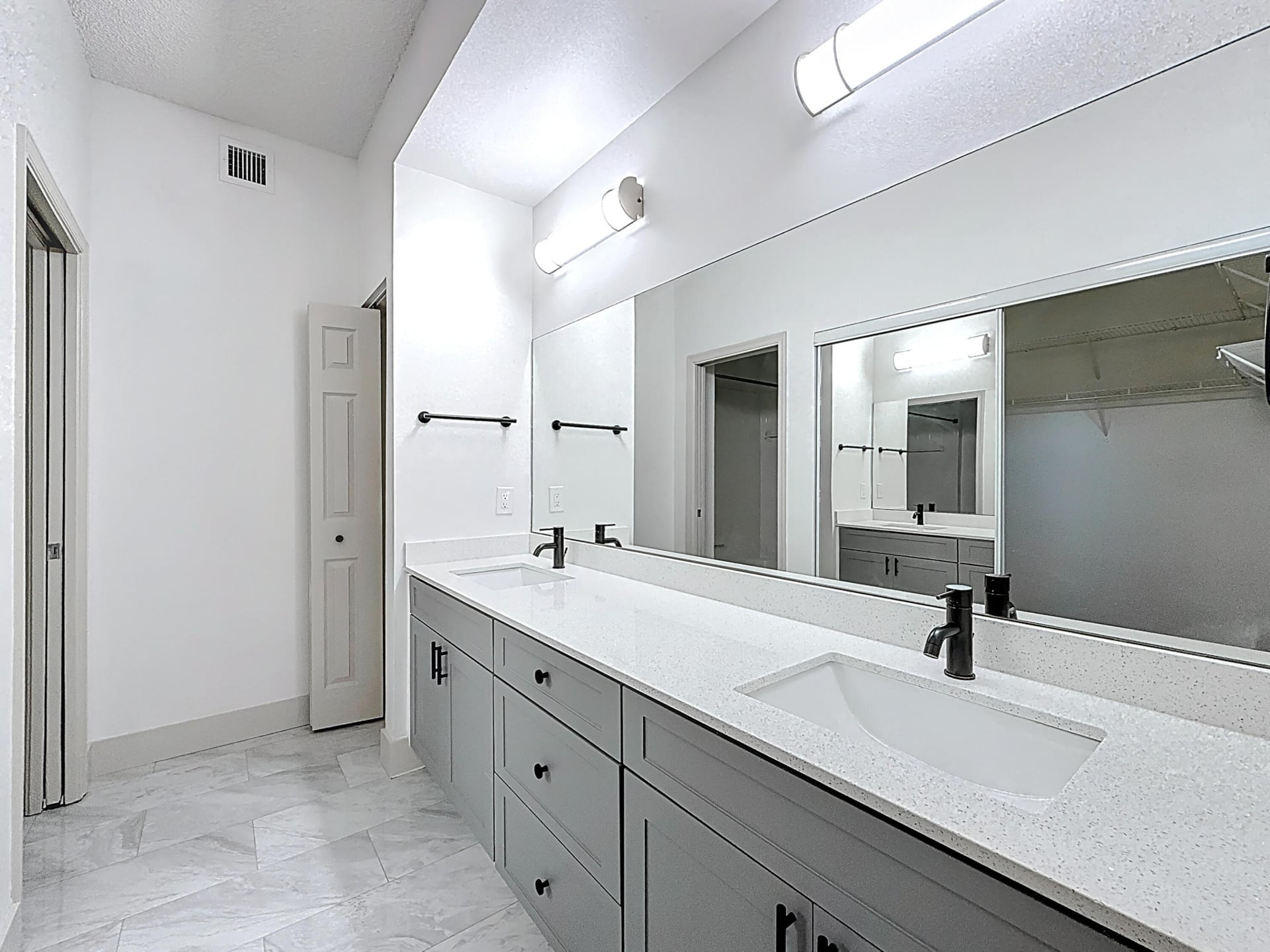Unit 102 photo 10