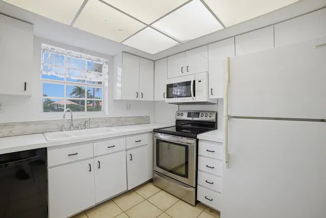Unit 205 photo 12