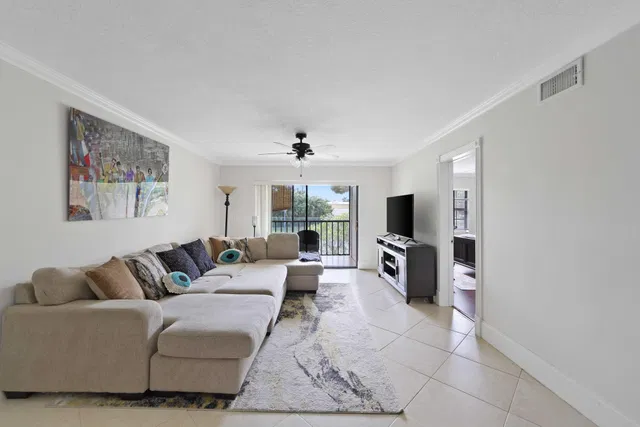 Unit 202-c photo 2