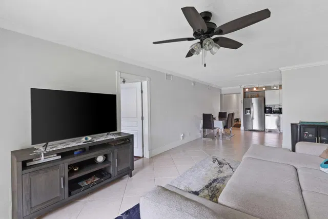 Unit 202-c photo 4