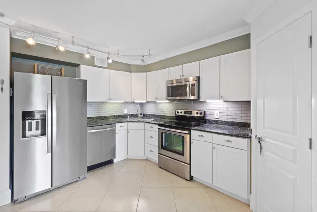 Unit 202-c photo 5