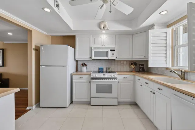 801 Lake Shore Unit 414 photo 17