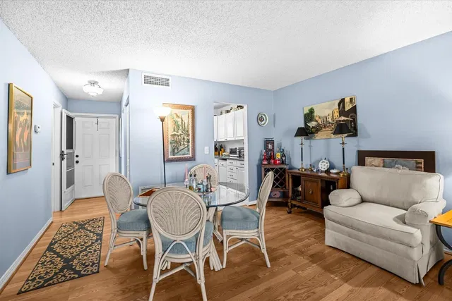 Unit 22-d photo 6