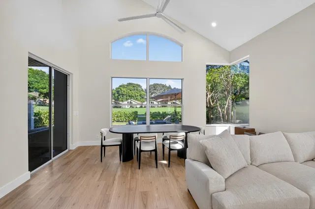 Residence photo 17