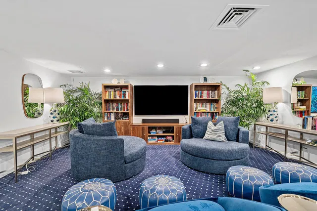 Unit 404 photo 14