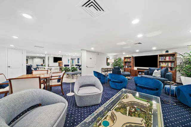 Unit 404 photo 15
