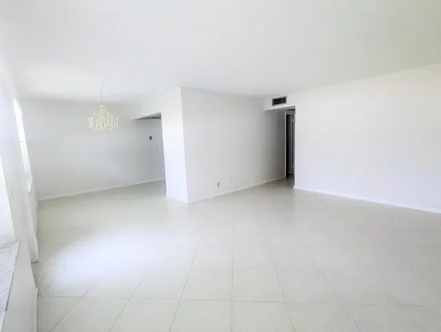 Residence photo 3