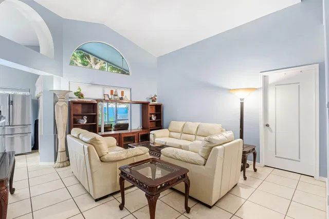  Residence photo 5