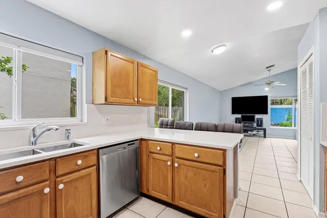  Residence photo 11