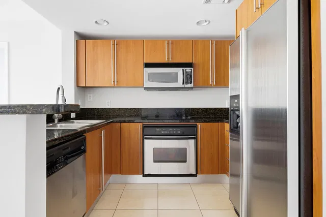 610 Clematis Unit 609 photo 3