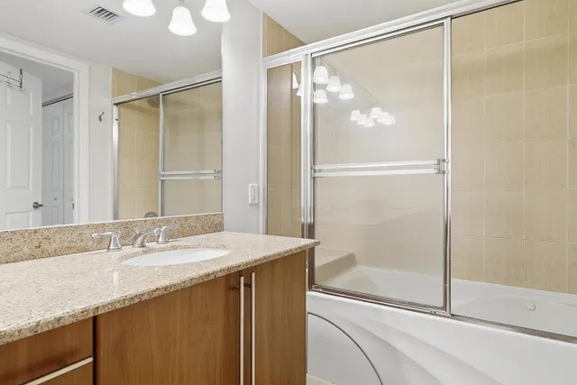 610 Clematis Unit 609 photo 13