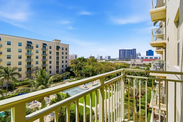 610 Clematis Unit 609 photo 19