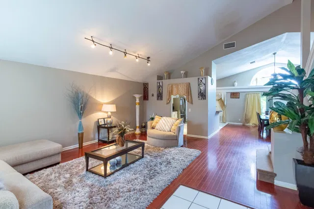  Residence photo 11