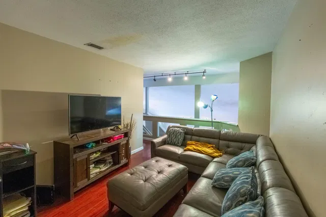 Residence photo 20