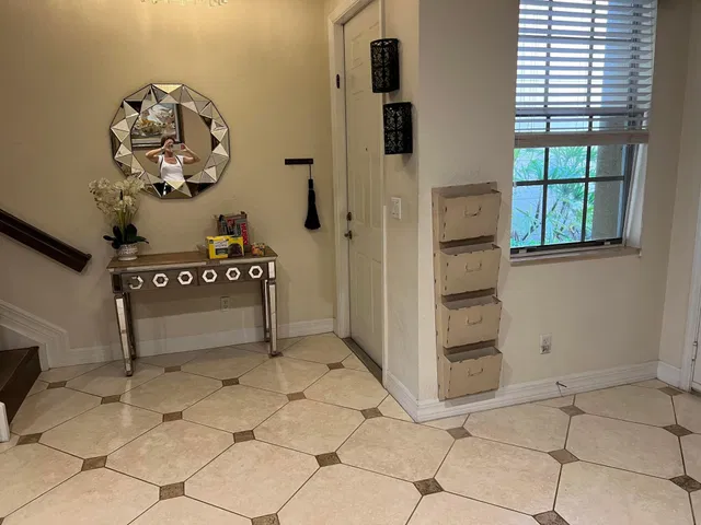 Unit 111 photo 4