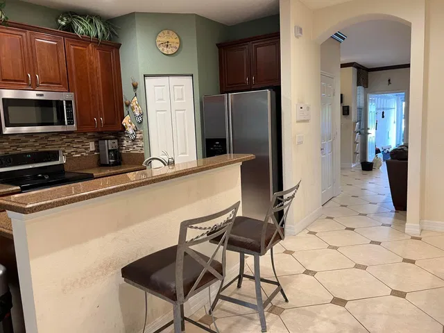 Unit 111 photo 8