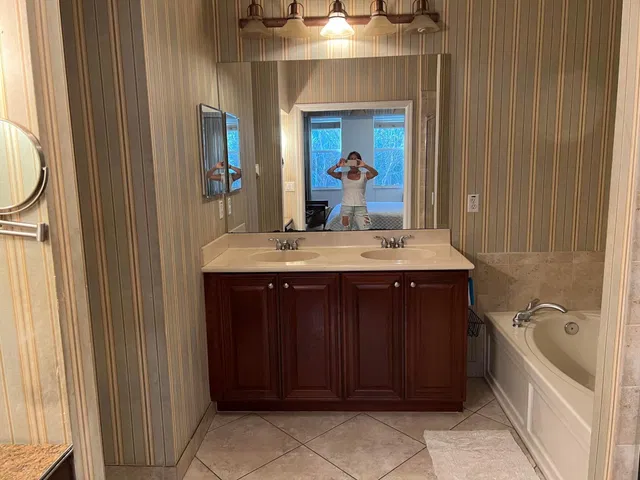 Unit 111 photo 22