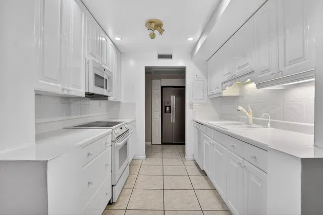  Unit 5220 photo 6