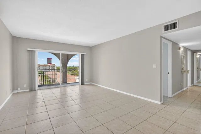  Unit 5220 photo 8