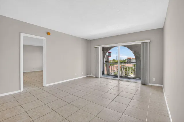  Unit 5220 photo 9