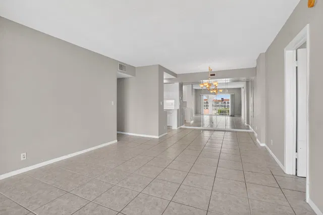  Unit 5220 photo 10