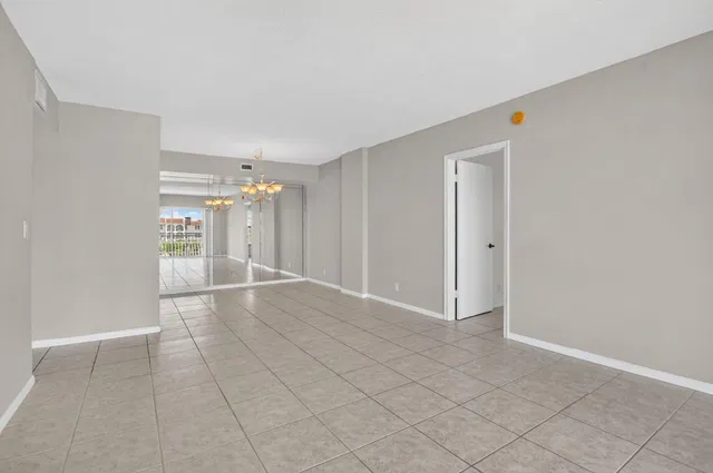 Unit 5220 photo 11