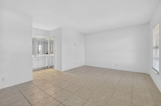  Unit 5220 photo 14