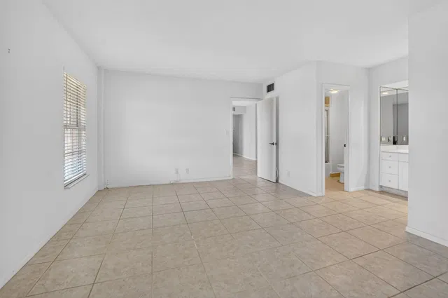 Unit 5220 photo 16