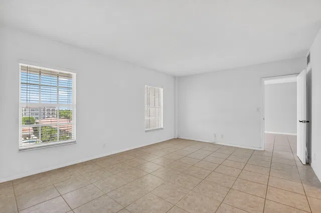  Unit 5220 photo 17